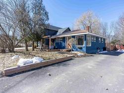 12 Porters Avenue Hantsport, NS B0P 1P0