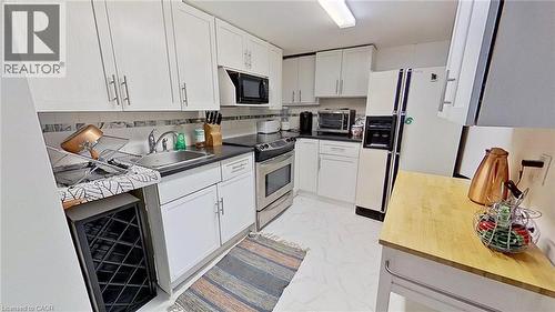 27 Hepburn Avenue, St. Thomas, ON - Indoor Photo Showing Kitchen