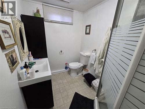 27 Hepburn Avenue, St. Thomas, ON - Indoor Photo Showing Bathroom