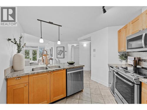 4205 Gellatly Road Unit# 305, West Kelowna, BC - Indoor Photo Showing Kitchen