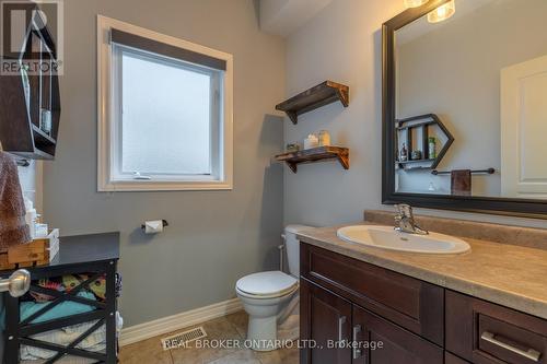 Main floor powder room - 50 Gaiser Road, Welland (Coyle Creek), ON - Indoor Photo Showing Bathroom