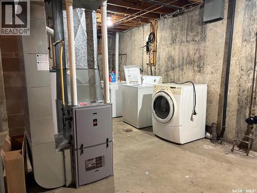 43 Bantry Street, Lanigan, SK - Indoor Photo Showing Laundry Room
