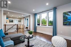 Family room / office and access to outdoor terrace - 