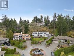 1087 Totemwood Lane  Saanich, BC V8X 5E3