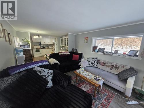 2183 Bartkow Road, Quesnel, BC - Indoor Photo Showing Living Room