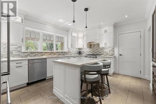 347 Pinetree Way, Mississauga, ON - Indoor Photo Showing Kitchen With Upgraded Kitchen