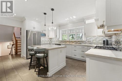 347 Pinetree Way, Mississauga, ON - Indoor Photo Showing Kitchen With Upgraded Kitchen
