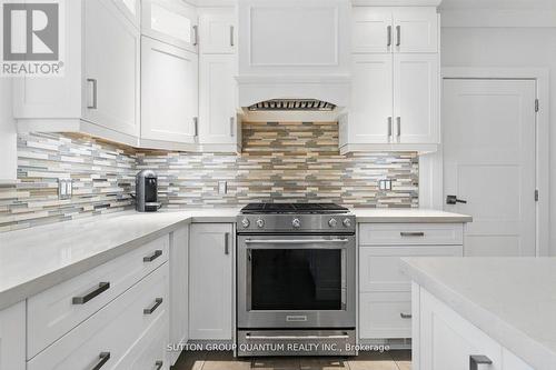 347 Pinetree Way, Mississauga, ON - Indoor Photo Showing Kitchen With Upgraded Kitchen