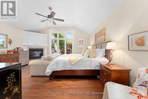 347 Pinetree Way, Mississauga, ON - Indoor Photo Showing Bedroom