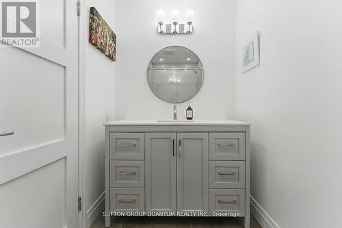 347 Pinetree Way, Mississauga, ON - Indoor Photo Showing Bathroom