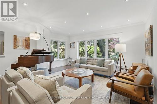 347 Pinetree Way, Mississauga, ON - Indoor Photo Showing Living Room