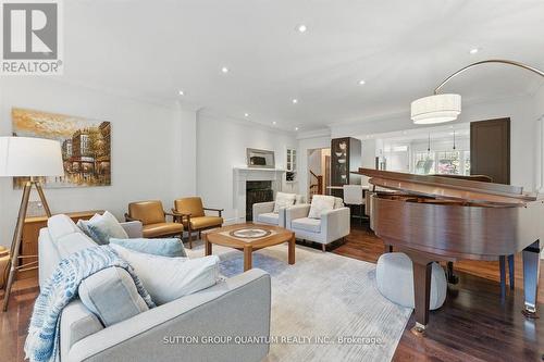 347 Pinetree Way, Mississauga, ON - Indoor Photo Showing Living Room