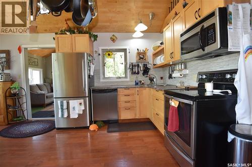 621 Pine Drive, Tobin Lake, SK - Indoor Photo Showing Kitchen