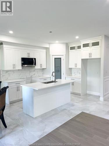 31 Eagle, Leamington, ON - Indoor Photo Showing Kitchen With Upgraded Kitchen