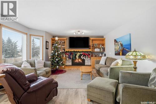 3148 Wimbledon Bay, Regina, SK - Indoor Photo Showing Living Room