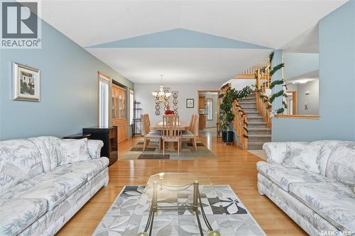 3148 Wimbledon Bay, Regina, SK - Indoor Photo Showing Living Room