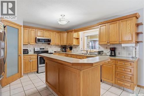 3148 Wimbledon Bay, Regina, SK - Indoor Photo Showing Kitchen With Double Sink