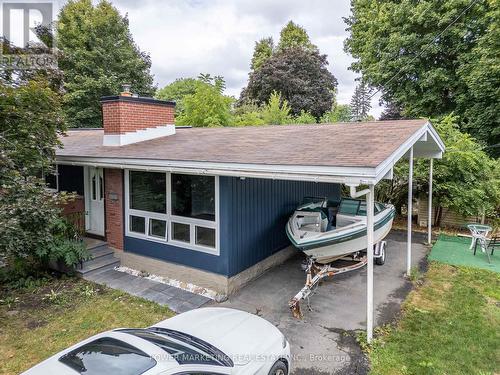 935 GOREN AVENUE  Ottawa, ON K1S 1N4