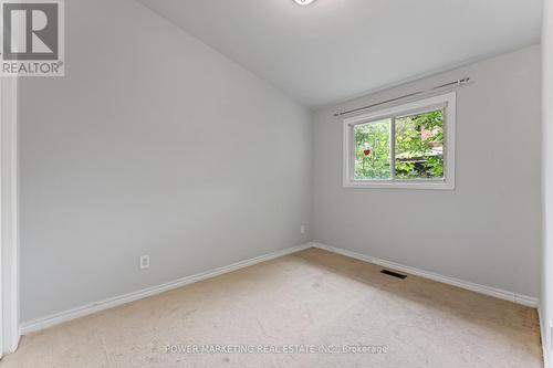 935 Goren Avenue, Ottawa, ON - Indoor Photo Showing Other Room