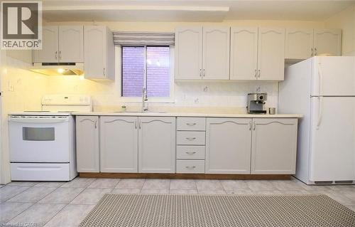 18 Mulberry Street, Hamilton, ON - Indoor Photo Showing Kitchen