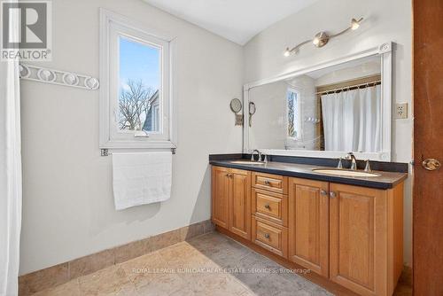727 Brant Street, Burlington, ON - Indoor Photo Showing Bathroom
