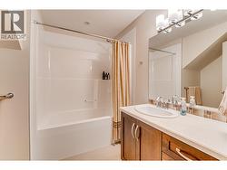 full bath lower floor - 