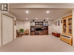 large family room - 