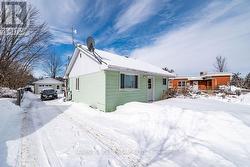 6 HILLCREST AVENUE Deep River, ON K0J 1P0