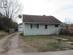 6 HILLCREST AVENUE Deep River, ON K0J 1P0