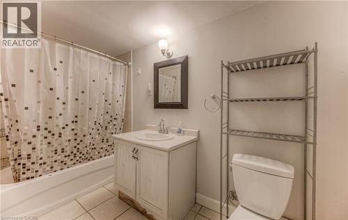 Unit 2: 4pc bathroom - 553 Teakwood Drive, Waterloo, ON - Indoor Photo Showing Bathroom