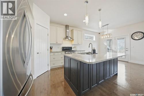 526 Patrick Avenue, Saskatoon, SK - Indoor Photo Showing Kitchen With Stainless Steel Kitchen With Upgraded Kitchen