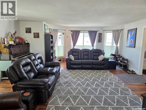 218 2Nd Street E, Carlyle, SK - Indoor Photo Showing Living Room