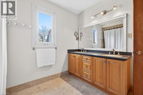 727 Brant Street, Burlington, ON - Indoor Photo Showing Bathroom