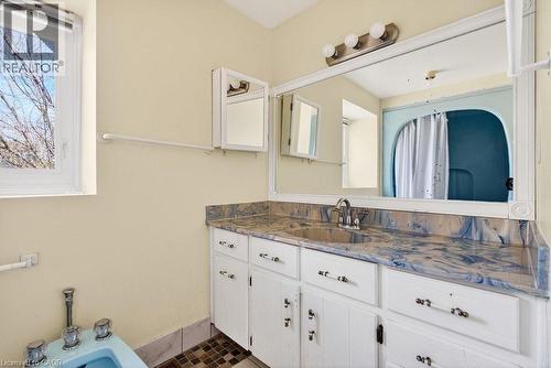 727 Brant Street, Burlington, ON - Indoor Photo Showing Bathroom