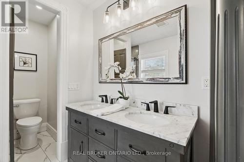 855 Hamilton Street, Cambridge, ON - Indoor Photo Showing Bathroom