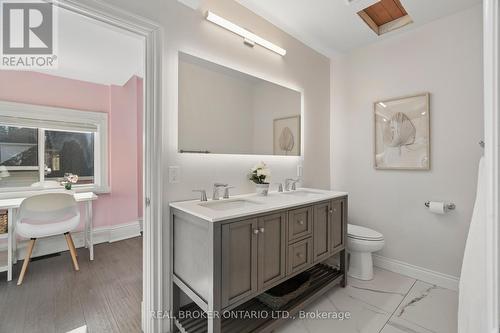 855 Hamilton Street, Cambridge, ON - Indoor Photo Showing Bathroom