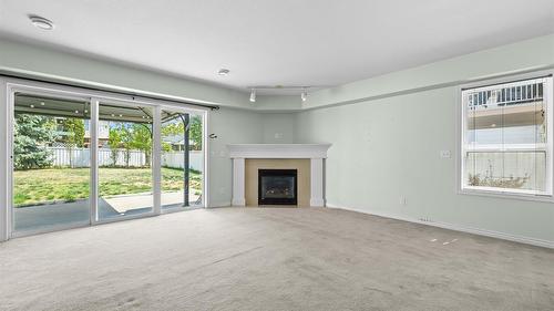 3831 Gellatly Road, West Kelowna, BC - Indoor Photo Showing Living Room With Fireplace