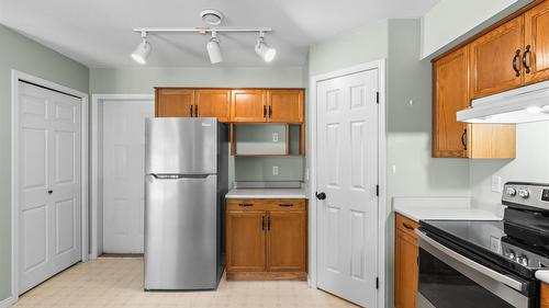 3831 Gellatly Road, West Kelowna, BC - Indoor Photo Showing Kitchen
