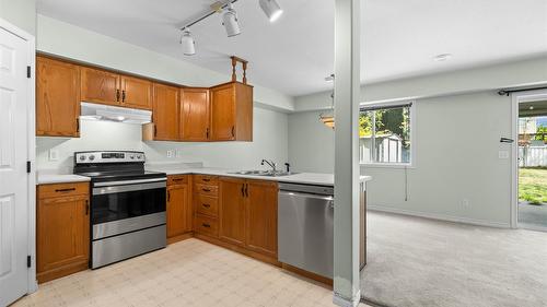 3831 Gellatly Road, West Kelowna, BC - Indoor Photo Showing Kitchen With Double Sink