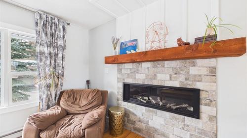 410 Alpine Crescent, Kimberley, BC - Indoor Photo Showing Living Room With Fireplace