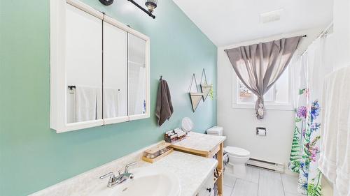 410 Alpine Crescent, Kimberley, BC - Indoor Photo Showing Bathroom