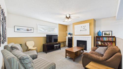 410 Alpine Crescent, Kimberley, BC - Indoor Photo Showing Living Room With Fireplace