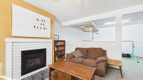 410 Alpine Crescent, Kimberley, BC - Indoor Photo Showing Living Room With Fireplace