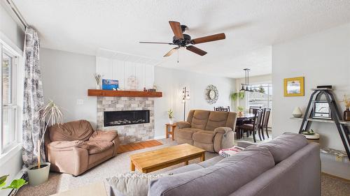 410 Alpine Crescent, Kimberley, BC - Indoor Photo Showing Living Room With Fireplace