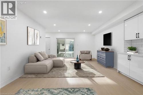 1278 Main Street E, Hamilton, ON - Indoor Photo Showing Living Room