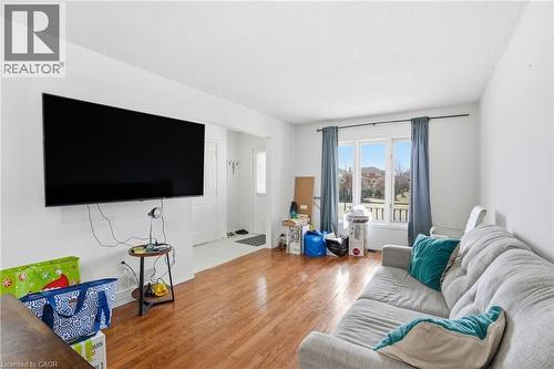 Living room with wood finished floors and baseboards - 513 Rexford Drive, Hamilton, ON - Indoor Photo Showing Living Room