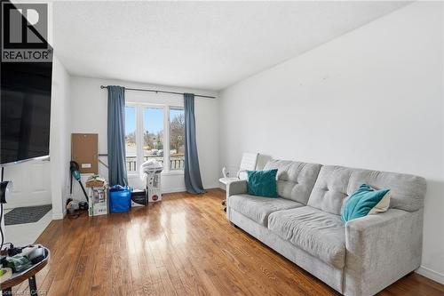 Living area featuring wood-type flooring and baseboards - 513 Rexford Drive, Hamilton, ON - Indoor Photo Showing Living Room