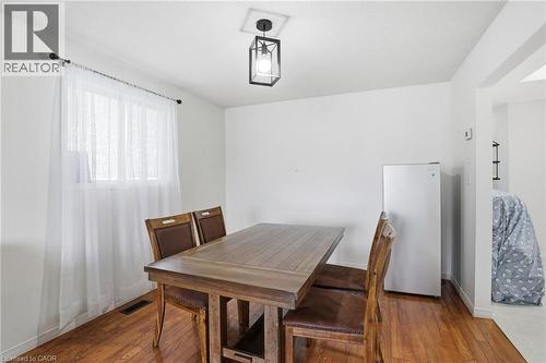 Dining space featuring hardwood / wood-style flooring and baseboards - 513 Rexford Drive, Hamilton, ON - Indoor Photo Showing Dining Room