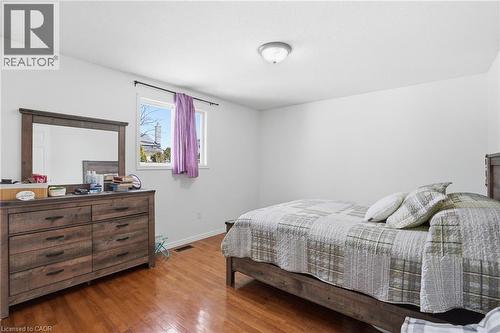 Bedroom with hardwood / wood-style flooring and baseboards - 513 Rexford Drive, Hamilton, ON - Indoor Photo Showing Bedroom