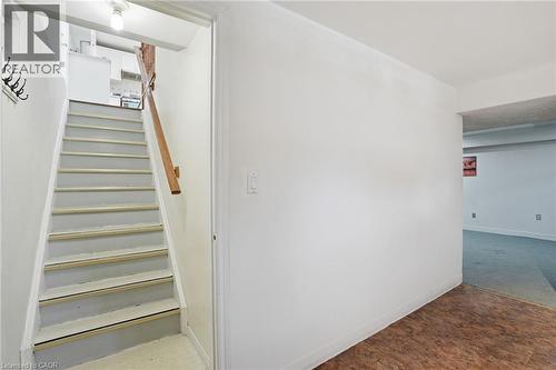 Stairs featuring baseboards - 513 Rexford Drive, Hamilton, ON - Indoor Photo Showing Other Room